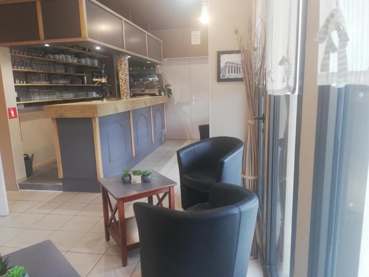 Logis Hotel Restaurant L'Oree Des Bois La Breille-les-Pins Ngoại thất bức ảnh